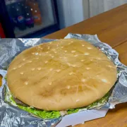 Lanches: X-Calota - Lanches (Ingredientes: Alface, Ervilha, Maionese caseira, Milho, Presunto, Queijo, Tomate, Bacon, Calabresa, Frango, Hamburguer, Ovo)
