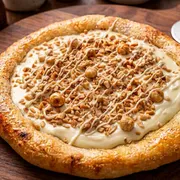 Edicao Limitada Mes das Mulheres: ESf Ferreiro Ninho - Esfiha aberta de creme de leite ninho com amendoas trituradas deliciosamente crocante (fina camada de mussarela na base)