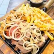 Porções: Tabua Mista 1000gr 300g Batata, 200g Linguiça, 200g Lombo, 200g Contra File, Muçarela e Cebola - 300g Batata, 200g Linguiça, 200g Lombo, 200g Contra File, Muçarela e Cebola