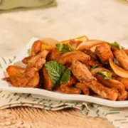 Porções: Porção de Isca de Frango Acebolado 400gr - Porções