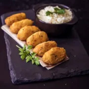 Entradas: Bolinho de Bacalhau 10un - Entradas