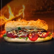Bahguetão: Bahguetão de Calabresa - Bahguetão (Ingredientes: Alface, Barbecue, Calabresa (50g), Maionese, Pão Bahguetão 24cm, Tomate)