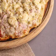 Tradicionais: BAMBINA - Pizza Grande (Ingredientes: Ervilha, Mussarela, Palmito, Presunto Picado)