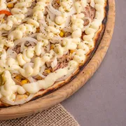 Tradicionais: BOA VIAGEM - Pizza Grande (Ingredientes: Atum, Catupiry, Cebola, Milho Verde, Molho de Tomate, Orégano, Palmito)
