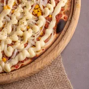 Tradicionais: CALÁBRIA - Pizza Grande (Ingredientes: Calabresa Moída, Catupiry, Cebola, Milho Verde, Molho de Tomate, Orégano)