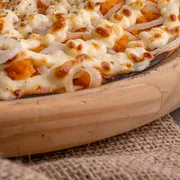 Tradicionais: CAMARÃO - Pizza Grande (Ingredientes: Camarão refogado, catupiri, Cebola, Molho de Tomate, Orégano)