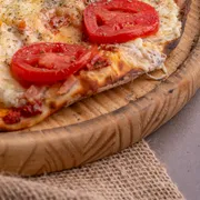 Tradicionais: GORGONZOLA - Pizza Grande (Ingredientes: Gorgonzola, Molho de Tomate, Orégano, Parmesão)
