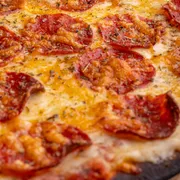 Tradicionais: SALAME 1 - Pizza Grande (Ingredientes: Cebola, Molho de Tomate, Mussarela, Orégano, Salame Peperone)
