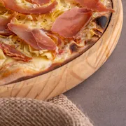 Novidades: SPECIALE - Pizza Grande (Ingredientes: Coberta cMussarela, Coração de alcachofra, Creme de ervas, Molho de Tomate, Orégano, Tomate Picado)