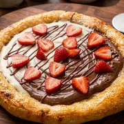 Edicao Limitada Mes das Mulheres: ESf Nutella com Ninho e Morango - Creme de avelã com creme de leite ninho e morangos (fina camada de mussarela na base)