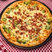 Pizzas Salgadas: 08-Brócolis - Pizza Grande (Ingredientes: Azeitona, Bacon, Brócolis, Molho de Tomate, Mussarela, Orégano)