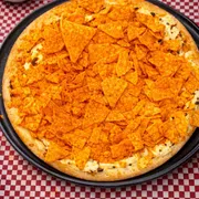 Pizzas Salgadas: 33-Doritos 1 - Pizza Grande (Ingredientes: Azeitona, Cream Cheese, Doritos, Frango, Molho de Tomate, Orégano)