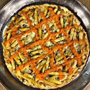 Nobres: Strogonoff de Carne com Fritas e Cheddar - Pizza Grande (Ingredientes: Batata Frita, Cheddar, Molho de Tomate, Mussarela, Orégano, Strogonoff de Carne)