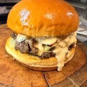 Hamburguer: CHEESE BURGER - Hamburguer (Ingredientes: )