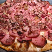 Clássicos: Tropical - Pizza Gigante (Ingredientes: Bacon, Calabresa, Molho de Tomate, Mussarela, Orégano)