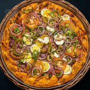Especiais: Especial do Chef - Pizza Grande (Ingredientes: Molho, Mussarela, Presunto ralado, Calabresa, Ovo cozido, Pimentão, Cebola Roxa, Ervilha, Tomate, Azeitona Preta, Orégano)