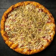 Especiais: Veneza - Pizza Grande (Ingredientes: Molho, Frango Desfiado, Creme de Leite, Mussarela, Calabresa, Catupiry, Batata Palha, Azeitona, Orégano)