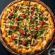 Especiais: Carne Seca - Pizza Grande (Ingredientes: Molho, Mussarela, Creme de Leite, Carne seca desfiada, Banana da Terra, Tomate, Catupiry, Azeitona, Pimenta Biquinho, Cebolinha, Orégano)