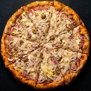 Tradicionais: Portuguesa - Pizza Grande (Ingredientes: Molho, Presunto, Ovo cozido, Mussarela, Cebola, Azeitona, Orégano)