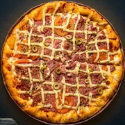Tradicionais: Baiana Cremosa - Pizza Grande (Ingredientes: Molho, Mussarela, Calabresa ralada, Tomate, Catupiry, Azeitona, Orégano)