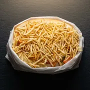 Hot-Dogs: Hot -Dog Simples - Hot-Dogs (Ingredientes: Pão de Hot-Dog, Molho, Muçarela, Salsicha, Catchup, Maionese, Mostarda, Batata Palha)