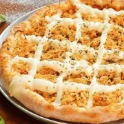 Tradicionais: Frango a Bolonhesa - Pizza Pequena (Ingredientes: Frango a Bolonhesa)