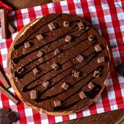 Pizzas Doces: Kit Kat - Pizza Média (Ingredientes: Kit Kat, Nutella)
