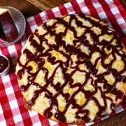 Pizzas Doces: Romeu e Julieta - Pizza Média (Ingredientes: goiabada, Queijo mussarela)