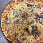 Calabresa: À Moda do Chefe - Pizza Grande (Ingredientes: Bacon, Calabresa Moída, Escarola, Molho de Tomate Artesanal, Mussarela)