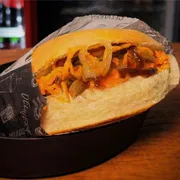 Lanches: X-Burguer do Xande - Lanches (Ingredientes: Barbecue, Cebola caramelizada, Presunto, Queijo, Cheddar, Hamburguer)
