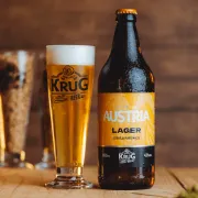 Cerveja: Austria Lager 600ml - Produzida artesanalmente a partir de ingredientes importados especialmente selecionados, a Austria Lager tem em sua característica a coloração dourada. É leve, cremosa e sua receita tradicional garante o autêntico sabor da cerveja puro malte. É aquela cerveja de baixa fermentação ideal para começar o happy hour e abrir o paladar. Todo mundo gosta e você não pode ficar de fora dessa!