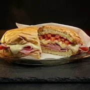 Lanches: Bauru - Lanches Simples (Ingredientes: Pão de Hambúrguer, 2x Presunto, 2x Queijo, Tomate, Maionese)