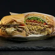 Lanches: X-Strogonoff Carne - Lanches Simples (Ingredientes: Pão de Hambúrguer, Maionese, Alface, Tomate, Strogonoff de Carne, Queijo, Batata Palha)