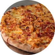Especiais: Frango c/ Bacon - Pizza Familia (Ingredientes: Molho de Tomate, Mussarela, Frango, Bacon)