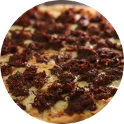 Tradicionais: Carne de Panela - Pizza Familia (Ingredientes: Molho de Tomate, Mussarela, Carne de Panela Desfiada)
