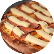 Especiais: Lombo com Requeijão - Pizza Familia (Ingredientes: Molho de Tomate, Mussarela, Lombo, Requeijão)