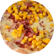Tradicionais: Milho e Bacon - Pizza Familia (Ingredientes: Molho de Tomate, Mussarela, Milho, Bacon)