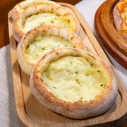 Esfirras Tradicionais: Queijo - Queijo Mussarela Excelente e Azeitona