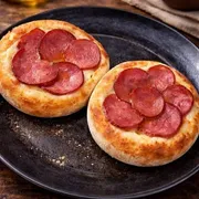 Esfirras Tradicionais: Calabresa - Queijo Mussarela e Calabresa em rodelas
