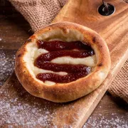 Esfirras Doces: Romeu e Julieta - Creme de Leite, Queijo Mussarela e Goiabada