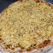 Tradicionais: 49.Estrogonofe de Frango - Pizza Grande (Ingredientes: Batata Palha, Estrogonofe de Frango Desfiado, Molho Artesanal, Mussarela)