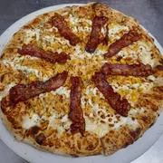 Tradicionais: 35.Carijó - Pizza Grande (Ingredientes: Bacon em Tiras Crocante, Catupiry, Frango, Milho, Molho Artesanal, Mussarela, Orégano)