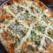 Tradicionais: 30.Brócolis Especial - Pizza Grande (Ingredientes: Brócolis, Catupiry, Cebola, Ervilhas Frescas, Molho Artesanal, Mussarela, Orégano, Tomate)