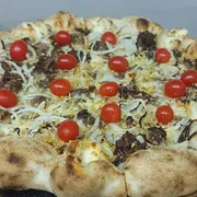 Premium: 73.Picanha (MARIA CHICA) - Pizza Grande (Ingredientes: Alho Crocante, Cebola, Molho Artesanal, Mussarela, Orégano, Picanha, Tomate)
