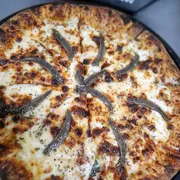 Tradicionais: 01.Aliche - Pizza Grande (Ingredientes: Aliche, Molho Artesanal, Mussarela, Orégano)