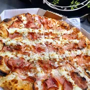 Tradicionais: 43.Lombo Defumado - Pizza Grande (Ingredientes: Catupiry, Lombo Defumado, Molho Artesanal, Mussarela, Orégano)