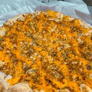 Tradicionais: 37.Frango C/ Cheddar - Pizza Grande (Ingredientes: Cheddar, Frango, Molho Artesanal, Mussarela, Orégano)