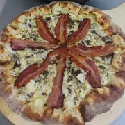 Tradicionais: 60.Filé Especial - Pizza Grande (Ingredientes: Bacon em Tiras Crocante, Catupiry, Cebola, Filé Mignon, Molho Artesanal, Mussarela, Orégano)