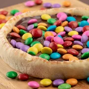 Esfihas Abertas Doces: Esfihas de confetes - Chocolate Preto c/ M&M
