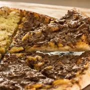 Doces: Choconana preto - Pizza Pequena (Ingredientes: Banana, Leite Condensado, Chocolate branco ou ao leite)